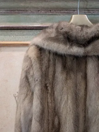 Pelliccia vintage beige