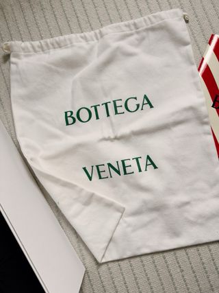 Bolsa Cassette Acolchada Negra