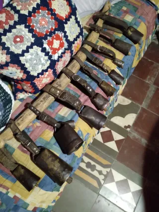 Cencerros de madera y cuero y camal