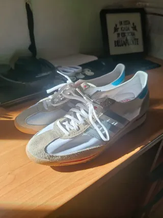 Zapatillas Adidas Beige y Blanco