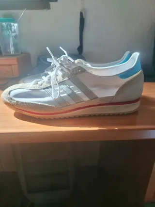 Zapatillas Adidas Beige y Blanco