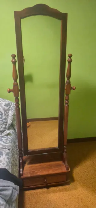 Espejo de pie con cajón