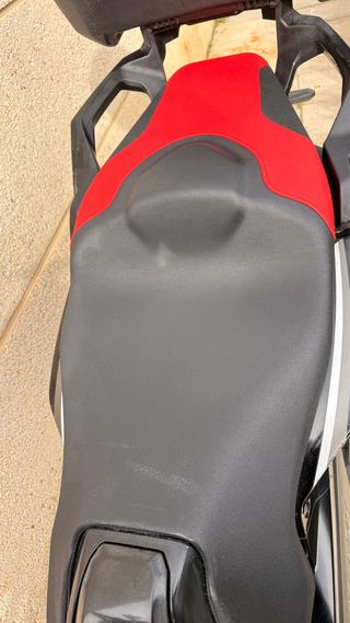 Asiento Honda X-ADV 2017-2020 Negro/Rojo