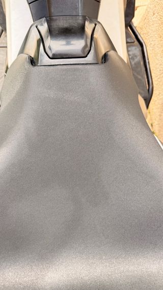 Asiento Honda X-ADV 2017-2020 Negro/Rojo