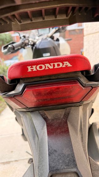 Asiento Honda X-ADV 2017-2020 Negro/Rojo