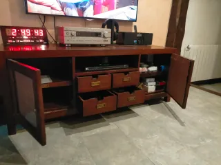 Mueble TV madera oscura