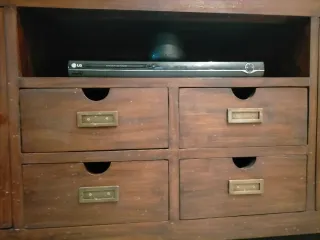 Mueble TV madera oscura