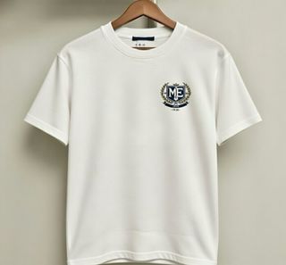 Camiseta blanca estilo universitario premium borda