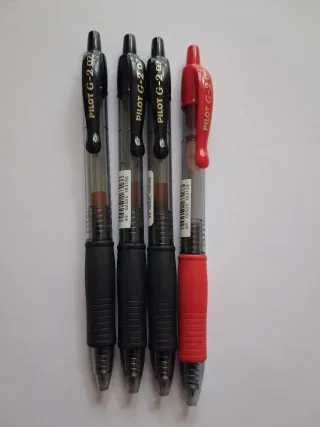 4 Bolígrafos Pilot G-2 0.7  color negro.