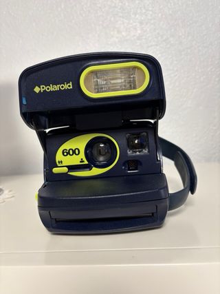 Cámara Polaroid Azul y Lima
