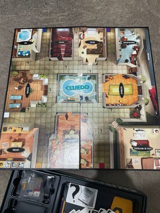 Juego de mesa Cluedo Descubre los secretos