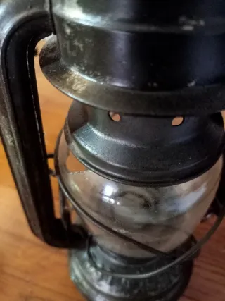 Lanterna a olio da collezione e lampada a olio