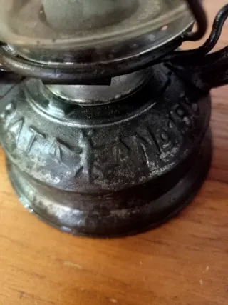 Lanterna a olio da collezione e lampada a olio