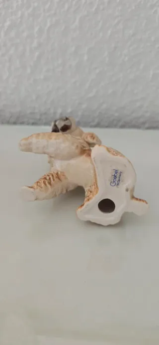 Caniche de porcelana Goebel W. Germany.