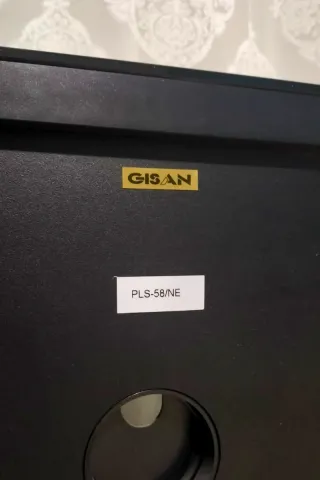 Mueble TV Negro con Estantes de Cristal