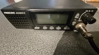 Emisora President Jhonson II con adaptador coche.