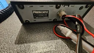 Emisora President Jhonson II con adaptador coche.