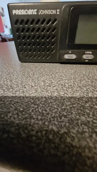 Emisora President Jhonson II con adaptador coche.