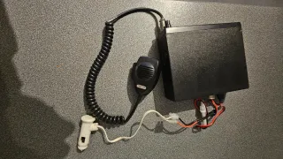 Emisora President Jhonson II con adaptador coche.