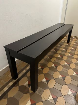 Banco de madera negro