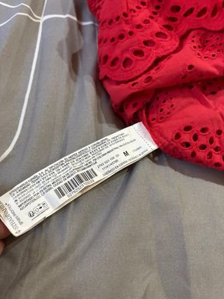 Top rojo con bordado