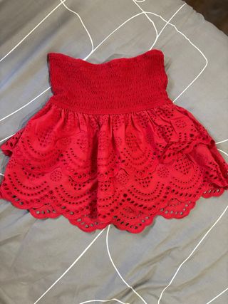 Top rojo con bordado