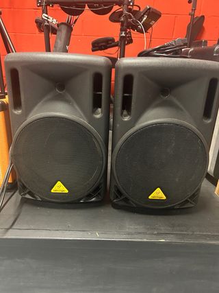 2 Altavoces Behringer B210