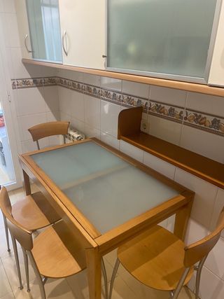 Mesa cocina o comedor con 4 sillas