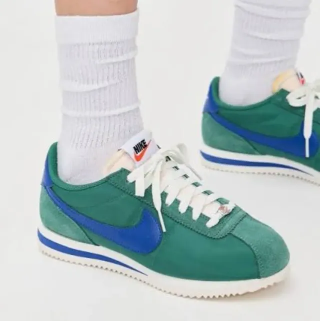 Zapatilla Deportiva Nike Cortez Verde y Azul