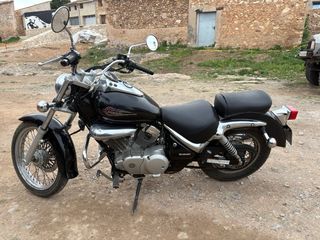 Suzuki Intruder 125cc Negra