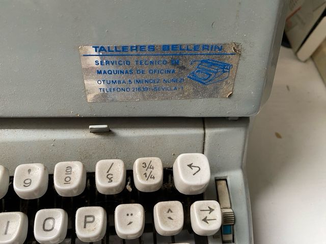 Máquina de escribir Hermes 9