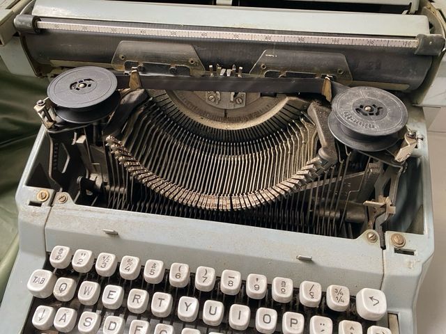 Máquina de escribir Hermes 9