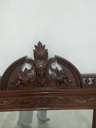 Espejo antiguo de madera tallada