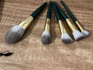 Set Brochas Maquillaje Rostro y Ojos Dorado Verde