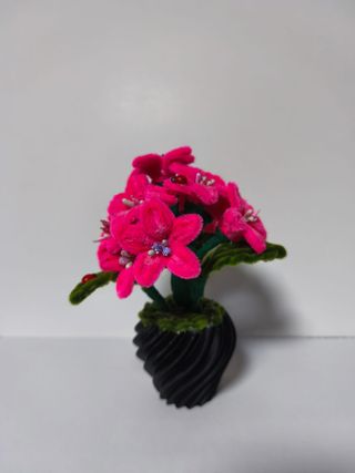 Flores Chenilla Maceta Negra Decorativa