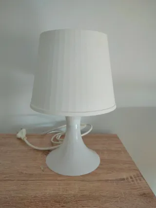 Lamparita de mesa blanca