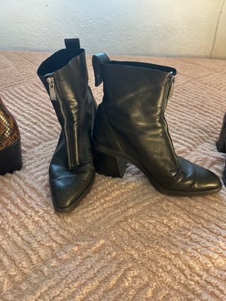 Tres pares de botines talla 38