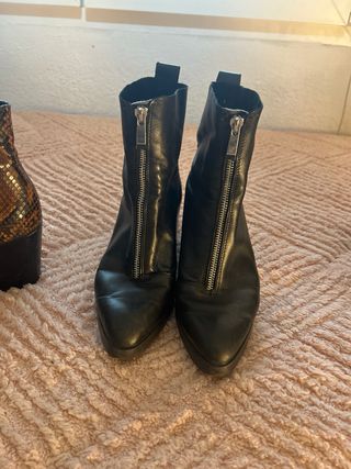 Tres pares de botines talla 38