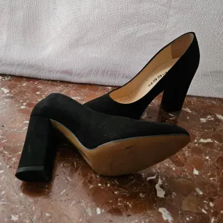 Scarpe con tacco nere scamosciate