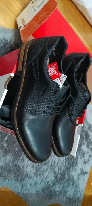 Zapatos de vestir negros Talla 43. Nuevos
