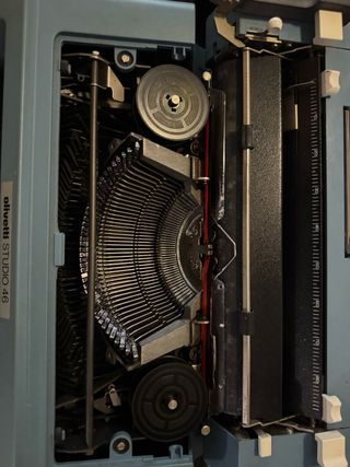 Máquina de escribir Olivetti Studio 46