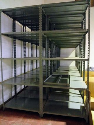 Estanterías metálicas doble soporte Bandejas