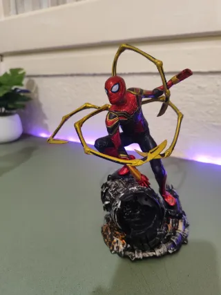 Figura Spiderman con brazos mecánicos