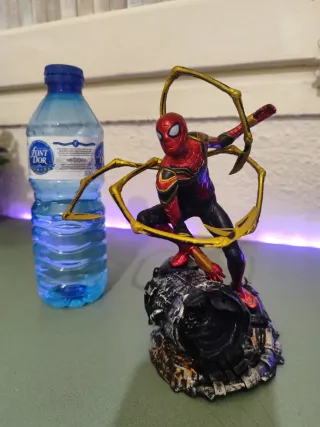 Figura Spiderman con brazos mecánicos