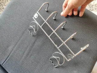 Perchero metálico 5 ganchos diseño corazón