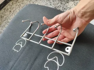 Perchero metálico 5 ganchos diseño corazón