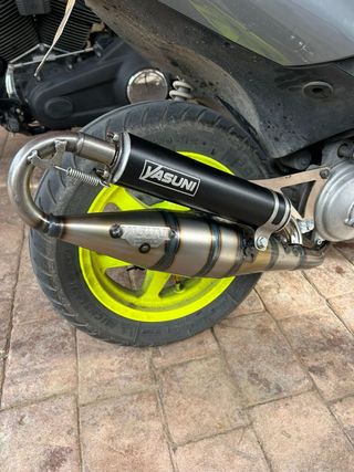 Yasuni Carrera 16 Scooter