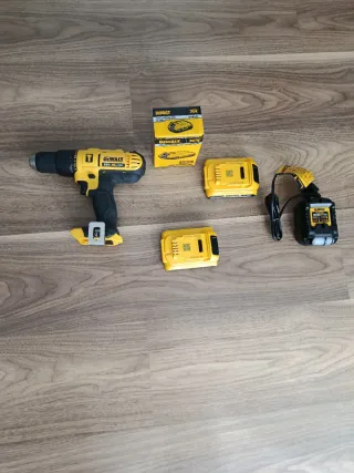 Atornillador DeWalt XR con 2 baterías