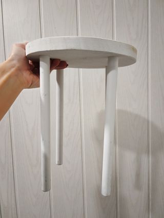 Mesita decorativa blanca redonda con 4 patas