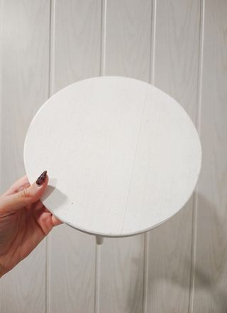 Mesita decorativa blanca redonda con 4 patas